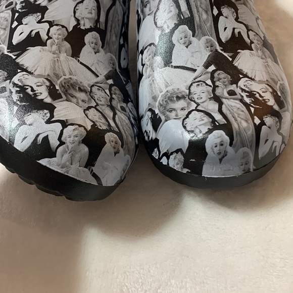 Marilyn Monroe scrub clog - Picture 4 of 10